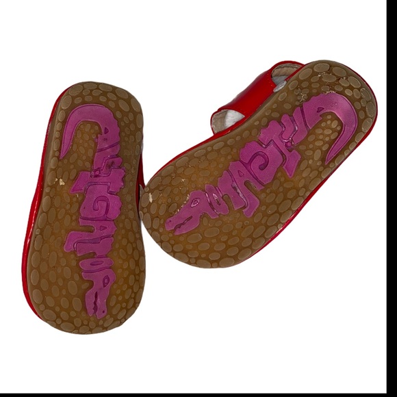 MOOSHU Squeak Train Red Patten Sandals Toddlers 5 - Picture 4 of 10